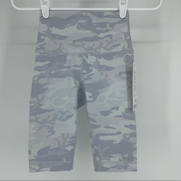 LULULEMON NWT WUNDER UNDER SHORT 10” RIBBED INCOGNITO CAMO ALPINE WHITE STARLIGH - Picture 3 of 6
